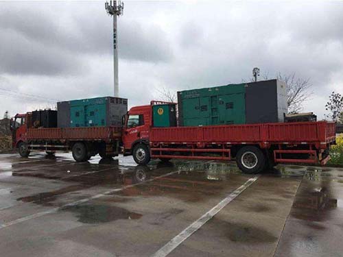 万全涂抹密封胶后，需要等待多长时间才能安装水冷式机油散热器密封件？